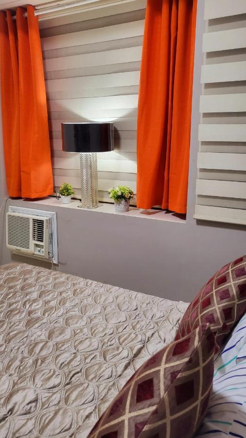 One Palm Tree Villas Condominium - Studio 10O With Balcony - Across Terminal 3 Airport Manila Bagian luar foto