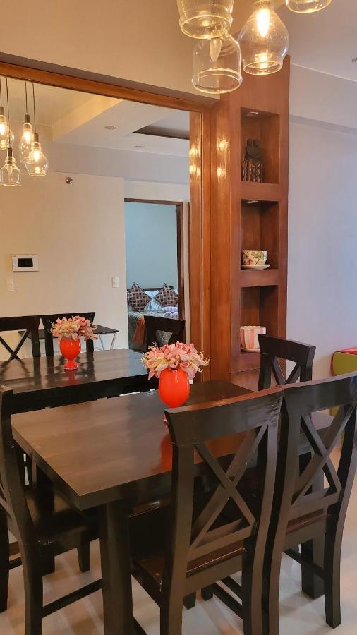 One Palm Tree Villas Condominium - Studio 10O With Balcony - Across Terminal 3 Airport Manila Bagian luar foto