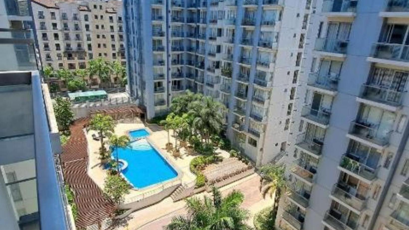 One Palm Tree Villas Condominium - Studio 10O With Balcony - Across Terminal 3 Airport Manila Bagian luar foto