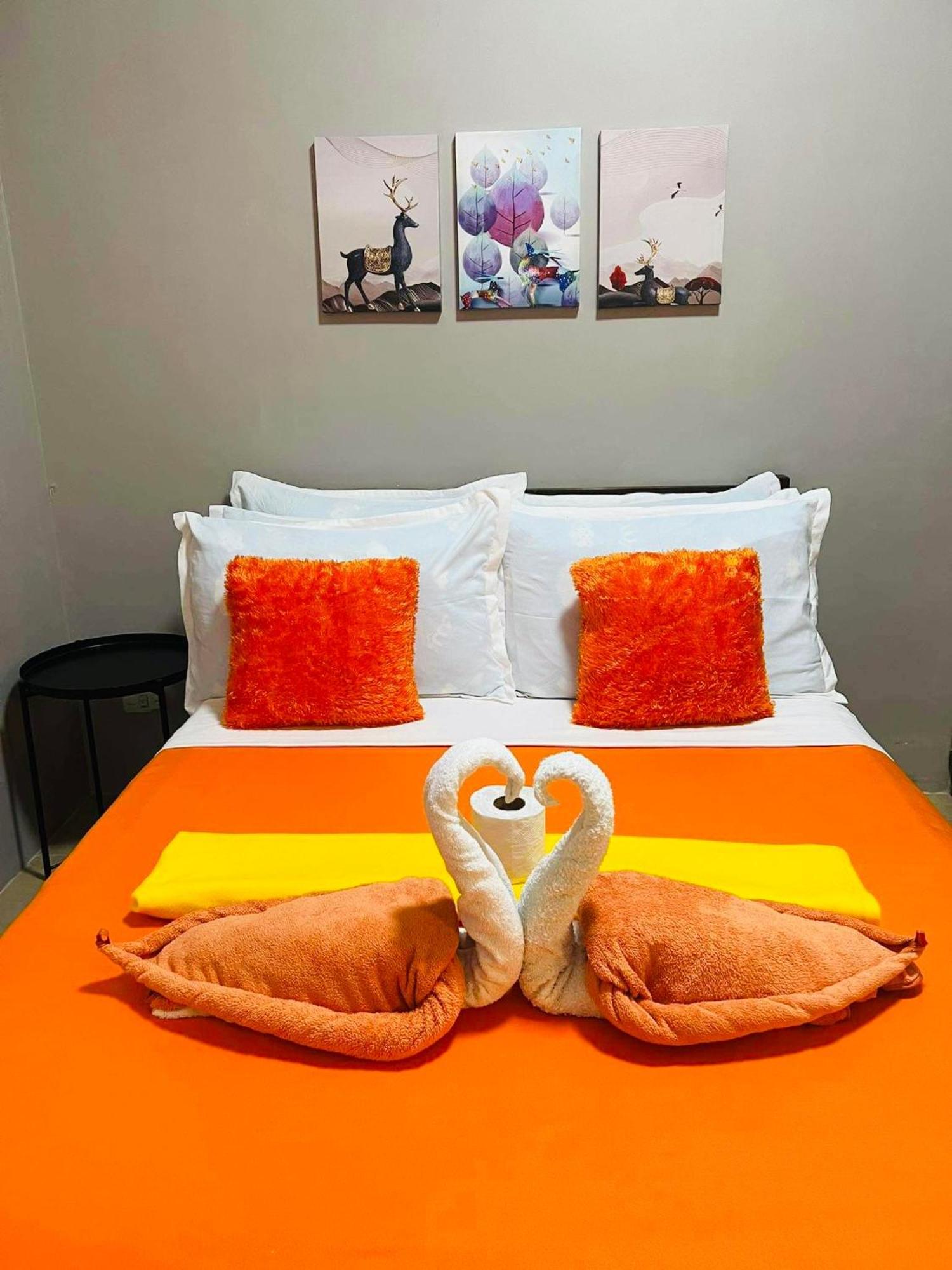 One Palm Tree Villas Condominium - Studio 10O With Balcony - Across Terminal 3 Airport Manila Bagian luar foto