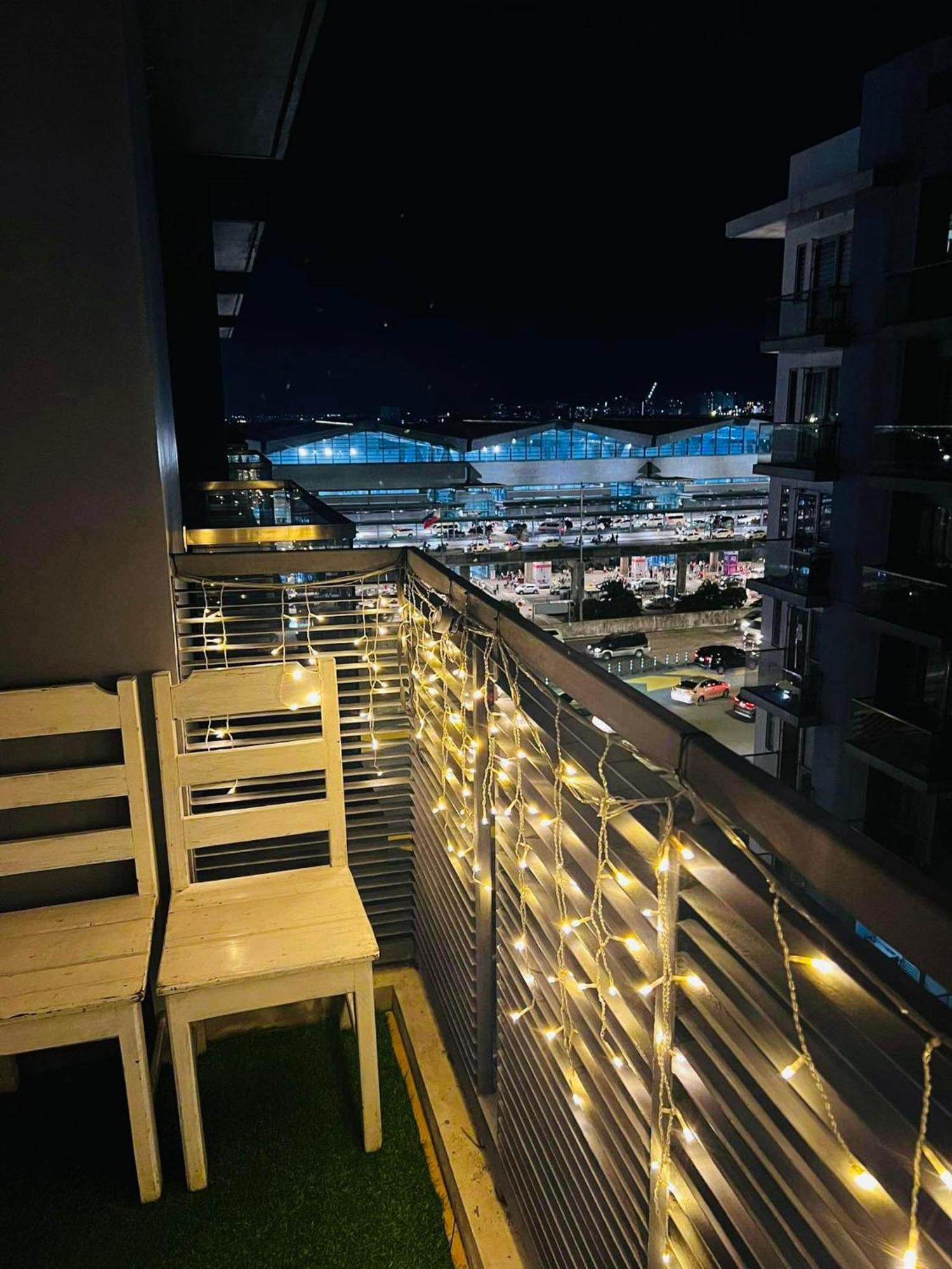 One Palm Tree Villas Condominium - Studio 10O With Balcony - Across Terminal 3 Airport Manila Bagian luar foto