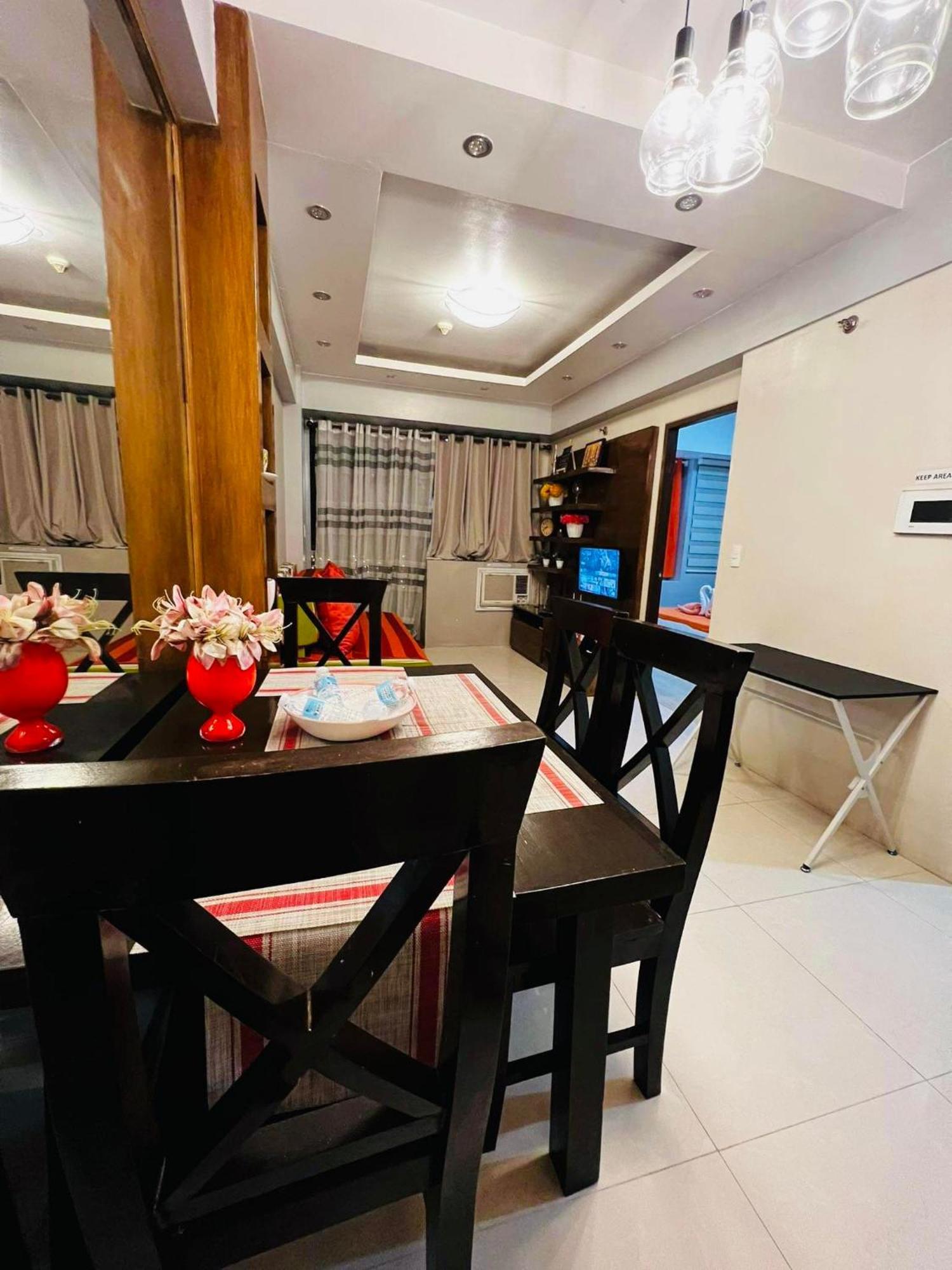 One Palm Tree Villas Condominium - Studio 10O With Balcony - Across Terminal 3 Airport Manila Bagian luar foto