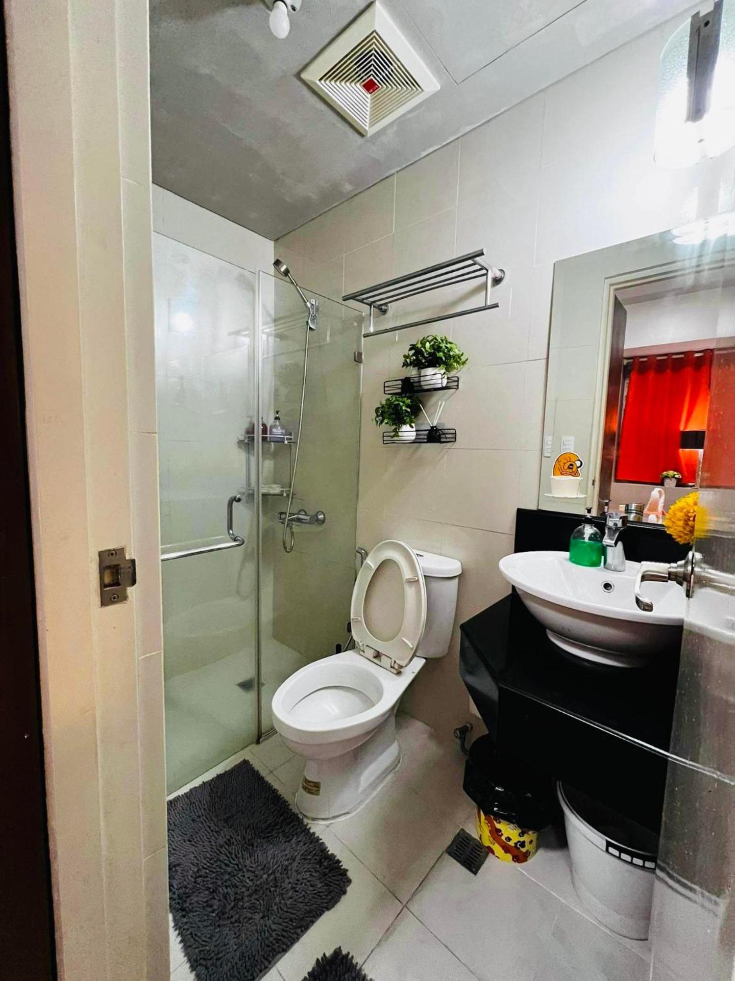 One Palm Tree Villas Condominium - Studio 10O With Balcony - Across Terminal 3 Airport Manila Bagian luar foto
