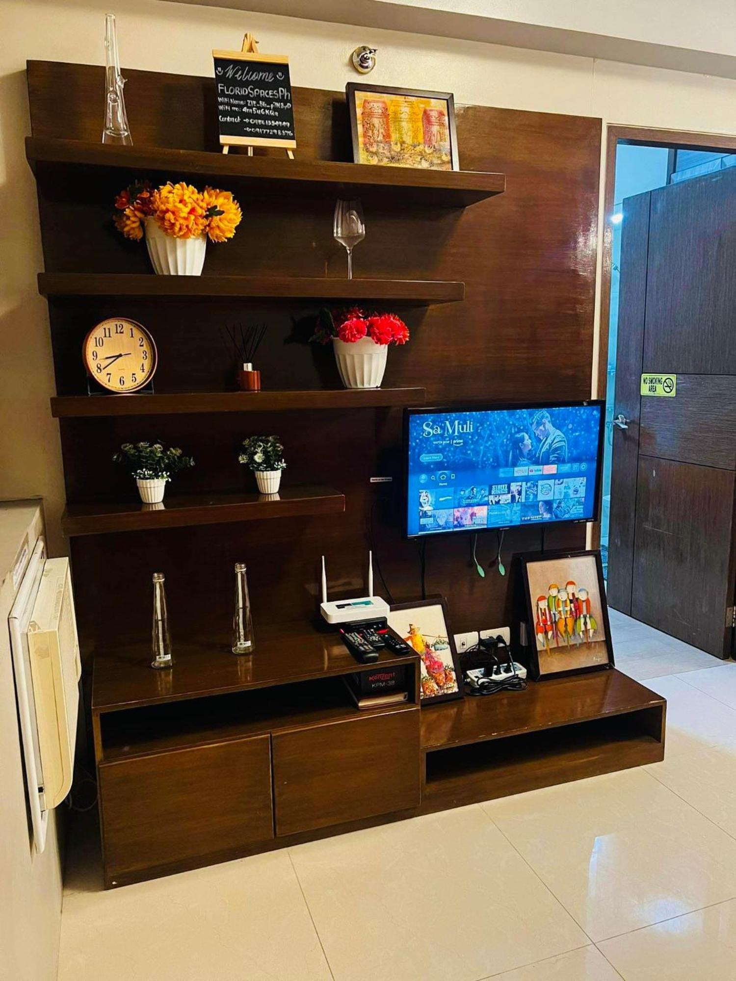 One Palm Tree Villas Condominium - Studio 10O With Balcony - Across Terminal 3 Airport Manila Bagian luar foto